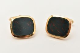 A PAIR OF 9CT GOLD CUFFLINKS, yellow gold cufflinks set with bloodstone, toggle fittings, hallmarked
