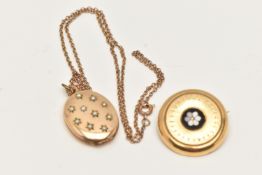 TWO ITEMS OF GOLD PLATED JEWELLERY, to include a circular brooch displaying an inlayed flower mosaic