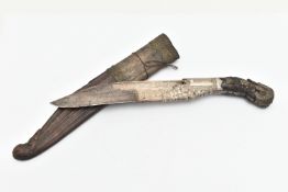 A SRI LANKAN PIHA KAETTA DAGGER, carved scrolling detail to the handle with white metal