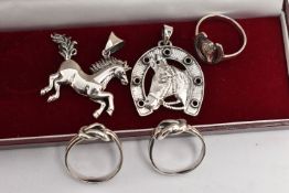 FIVE WHITE METAL JEWELLERY ITEMS, to include a horse shoe and head pendant, a running horse pendant,
