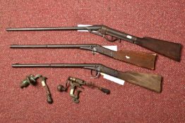 AN EARLY 20TH CENTURY AIR RIFLE, TWO CHILDREN'S GUNS AND TWO 12 BORE CARTRIDGE LOADERS, the air