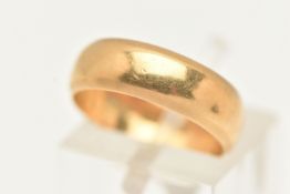 AN 18CT GOLD BAND RING, plain polished band ring, approximate width 5mm, hallmarked 18ct Birmingham,