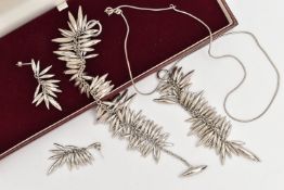 A 'HOT DIAMONDS' SILVER JEWELLERY SET, a matching 'icicle' set of earrings, bracelet and necklace,