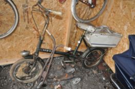 A VINTAGE RALEIGH SHOPPING BIKE AND A CHILDS SCOOTER (2)