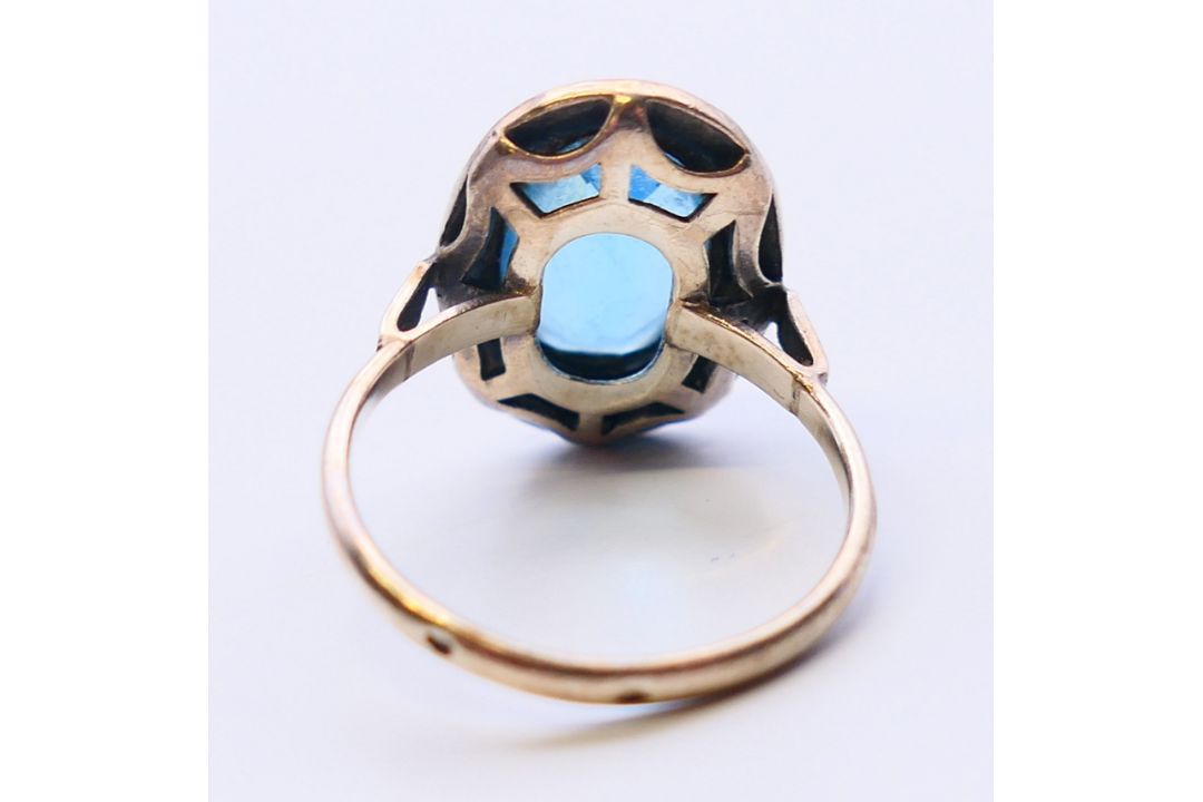 A collection of silver jewellery, to include a charm bracelet, a ring and a pair of earrings. - Image 9 of 14