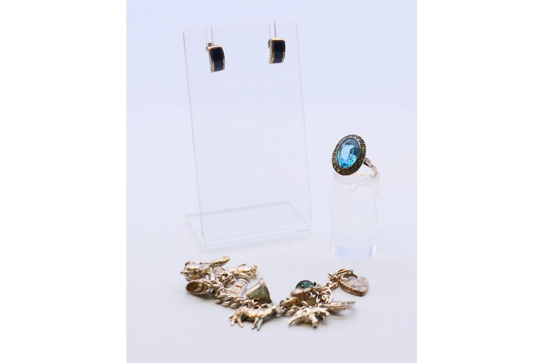A collection of silver jewellery, to include a charm bracelet, a ring and a pair of earrings. - Image 1 of 14