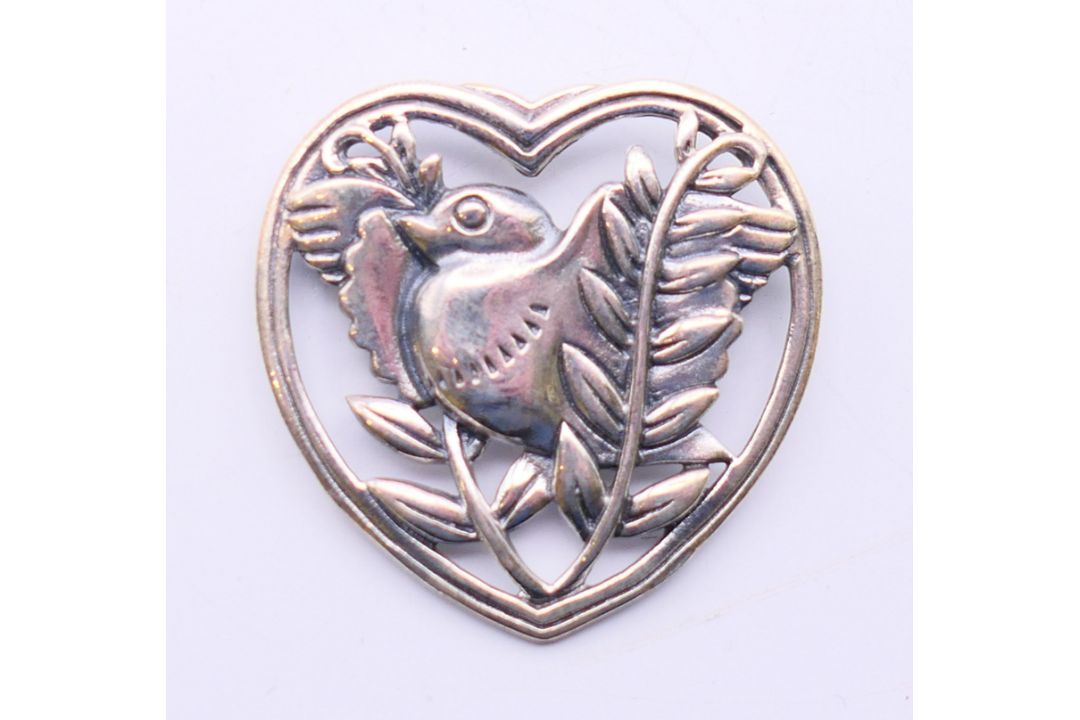 A silver brooch in the form of a bird within a heart. 3.25 cm high. - Image 1 of 4