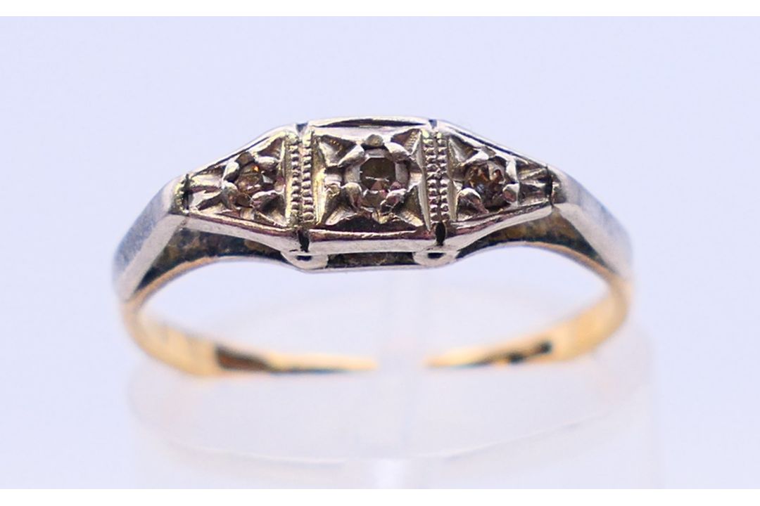 An 18 ct gold and platinum diamond ring. Ring size J. - Image 1 of 6