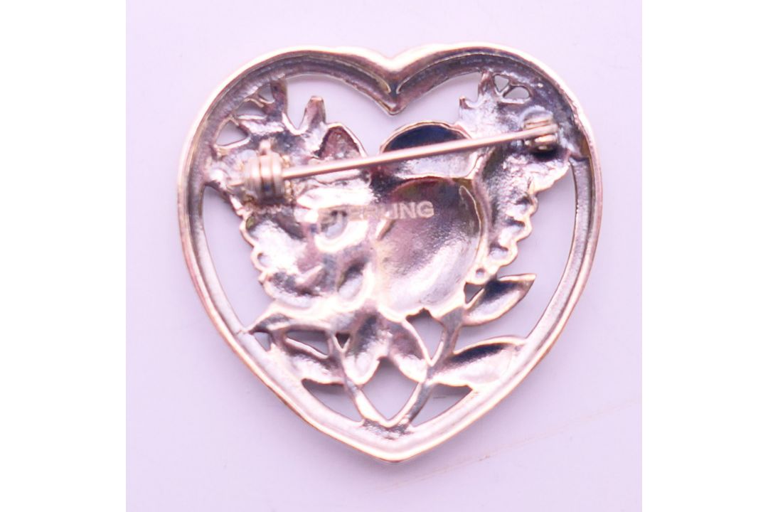 A silver brooch in the form of a bird within a heart. 3.25 cm high. - Image 3 of 4