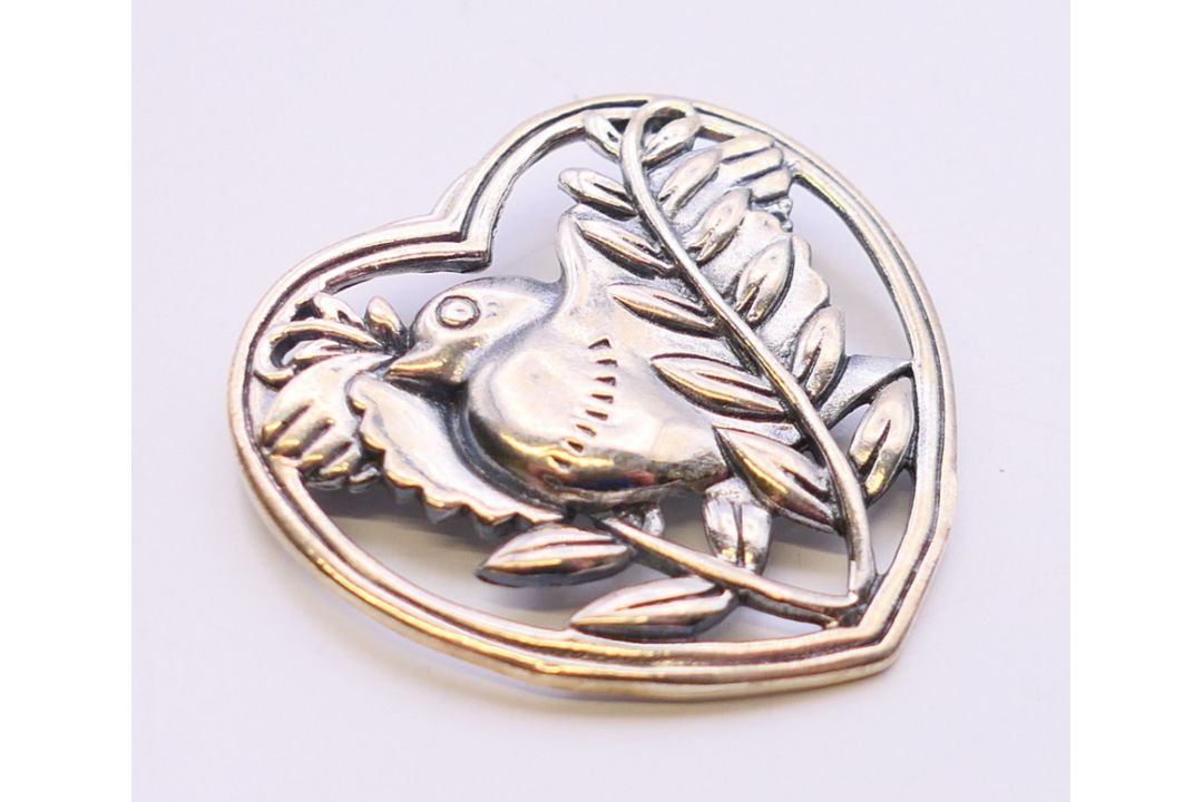 A silver brooch in the form of a bird within a heart. 3.25 cm high. - Image 2 of 4