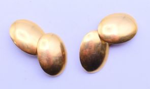 A pair of 18 ct gold oval panel chain link cufflinks. 2 cm high. 8.