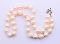A string of pearls. 50 cm long.