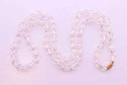 A string of beads with a 14 ct gold clasp. 58 cm long.