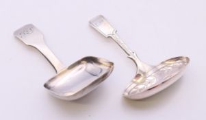 Two silver caddy spoons. 17.6 grammes total weight. Each approximately 7.5 cm high.