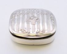 A silver snuff/pill box. 5 cm x 4.5 cm.