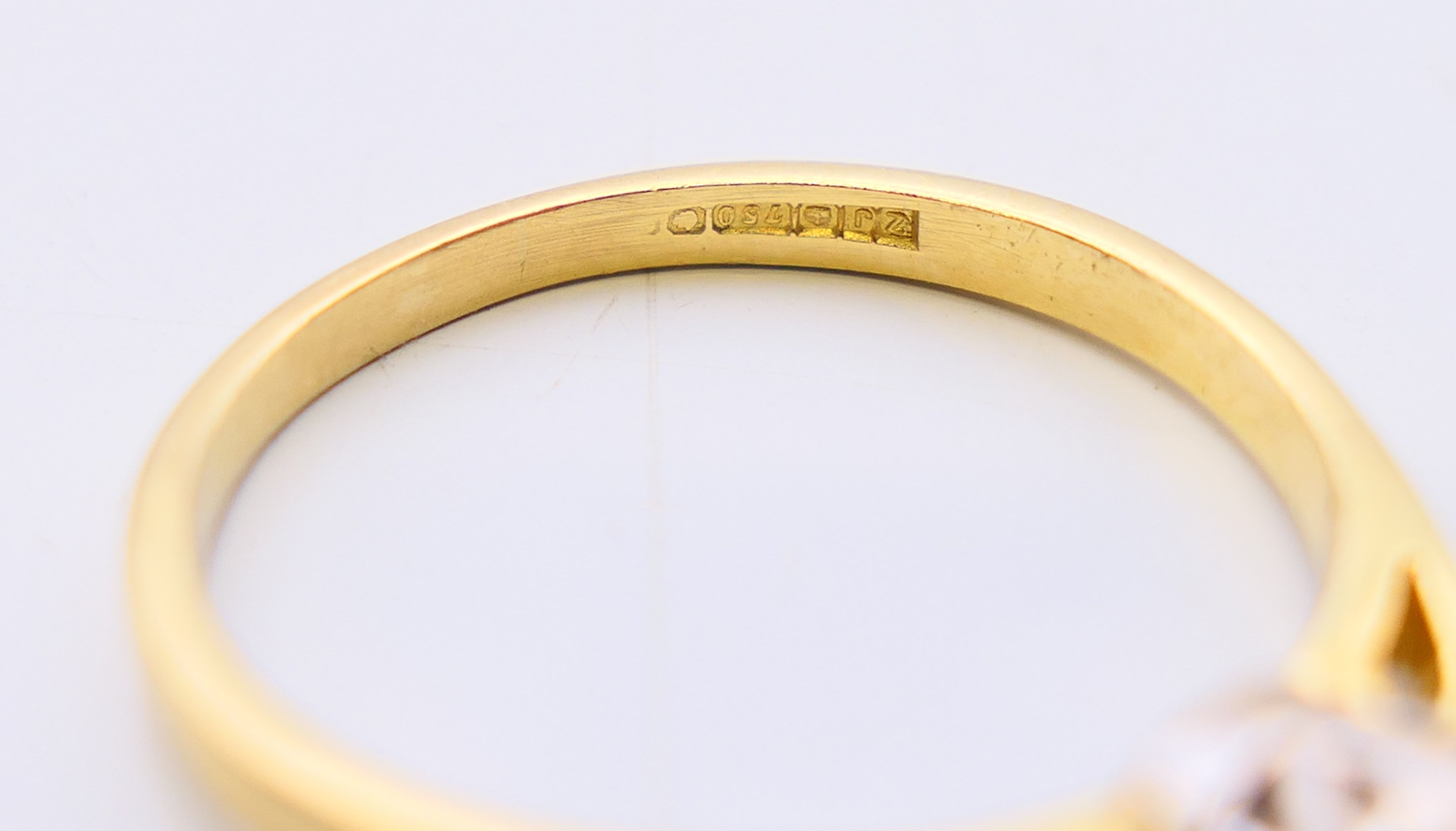 An 18 ct gold diamond solitaire ring. Ring size N. - Image 4 of 5