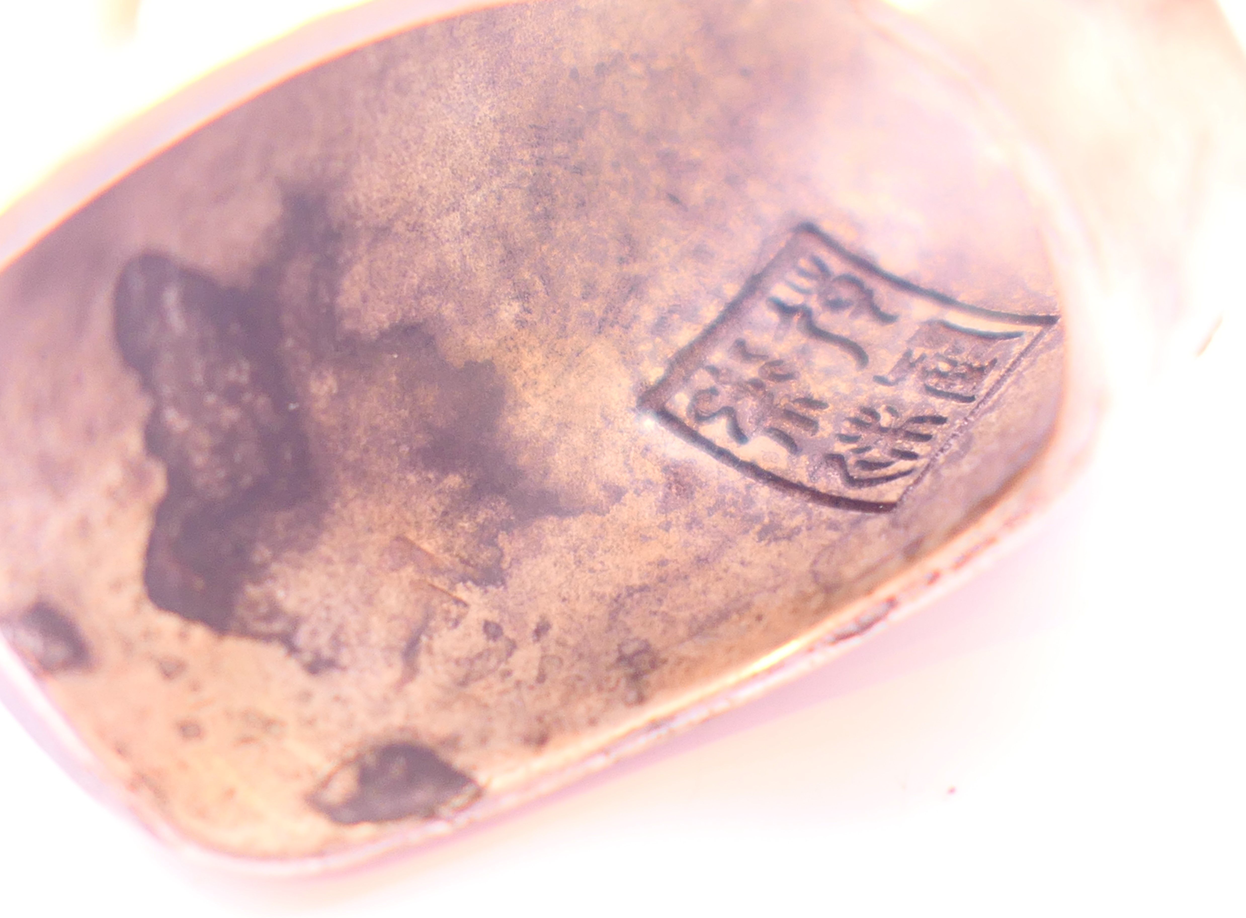 A Tibetan white metal coral ring. Ring size S. - Image 6 of 6