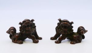 A pair of bronze dogs-of-fo. Each 3.5 cm high.