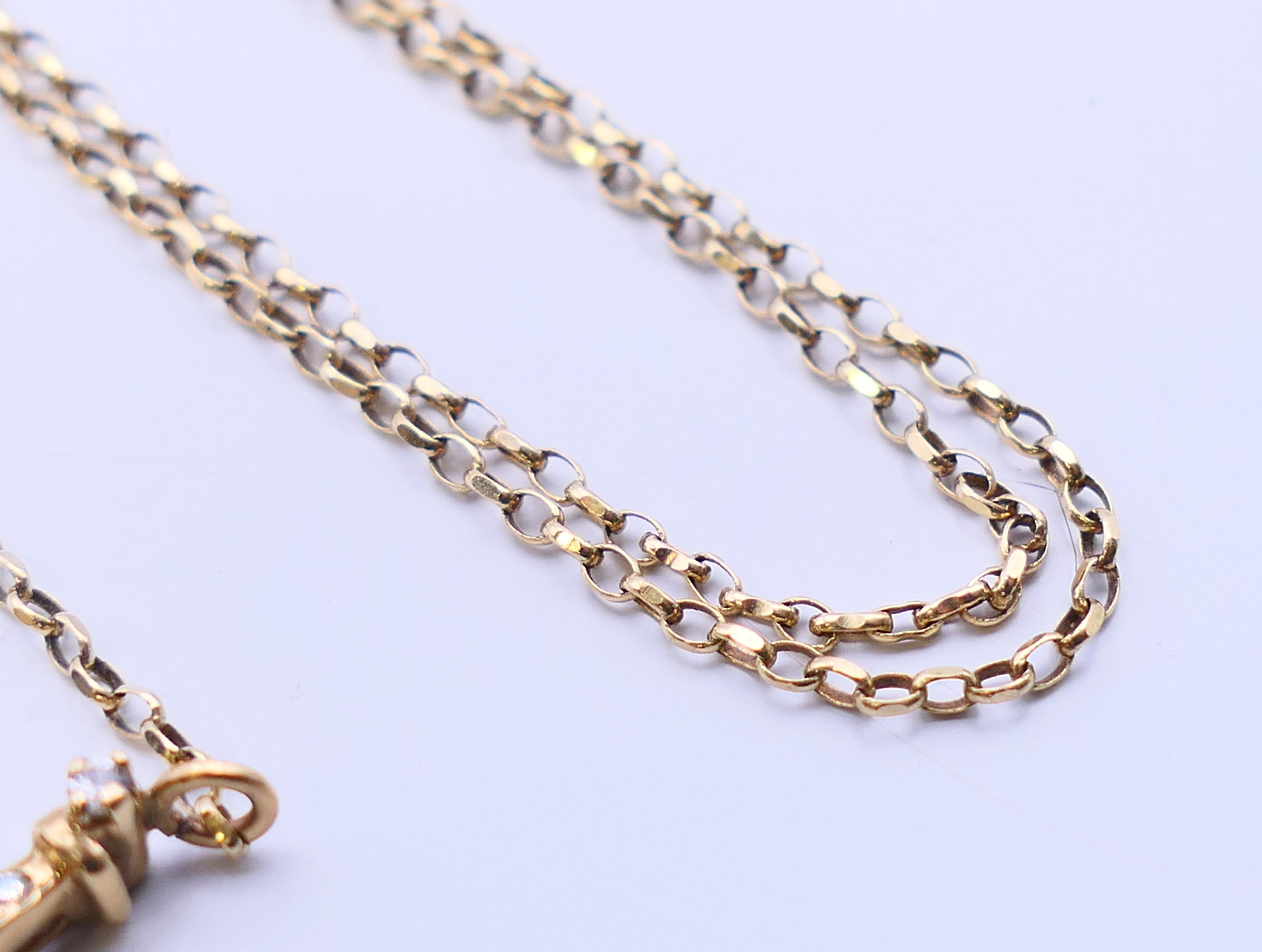 A 9 ct gold Art Deco style necklace. Approximately 42 cm long. 6 grammes total weight. - Image 5 of 7