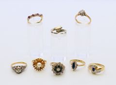 Six 9 ct gold rings (17.2 grammes total weight), and two 15 ct gold rings (7 grammes total weight).