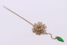 A Chinese filigree and jade hairpin. 17 cm long.