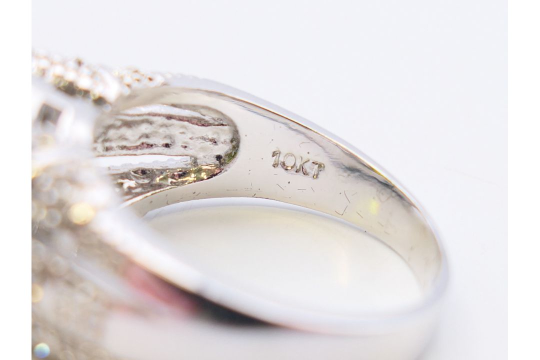 A 10 KT white gold dress ring, possibly set with a tourmaline. Ring size T/U. - Image 5 of 7