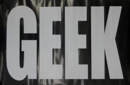 Poster - GEEK. 91 cm x 61 cm.