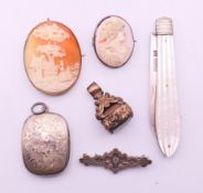 A silver and mother-of-pearl fruit knife, a silver fob pill box, various brooches and a seal.