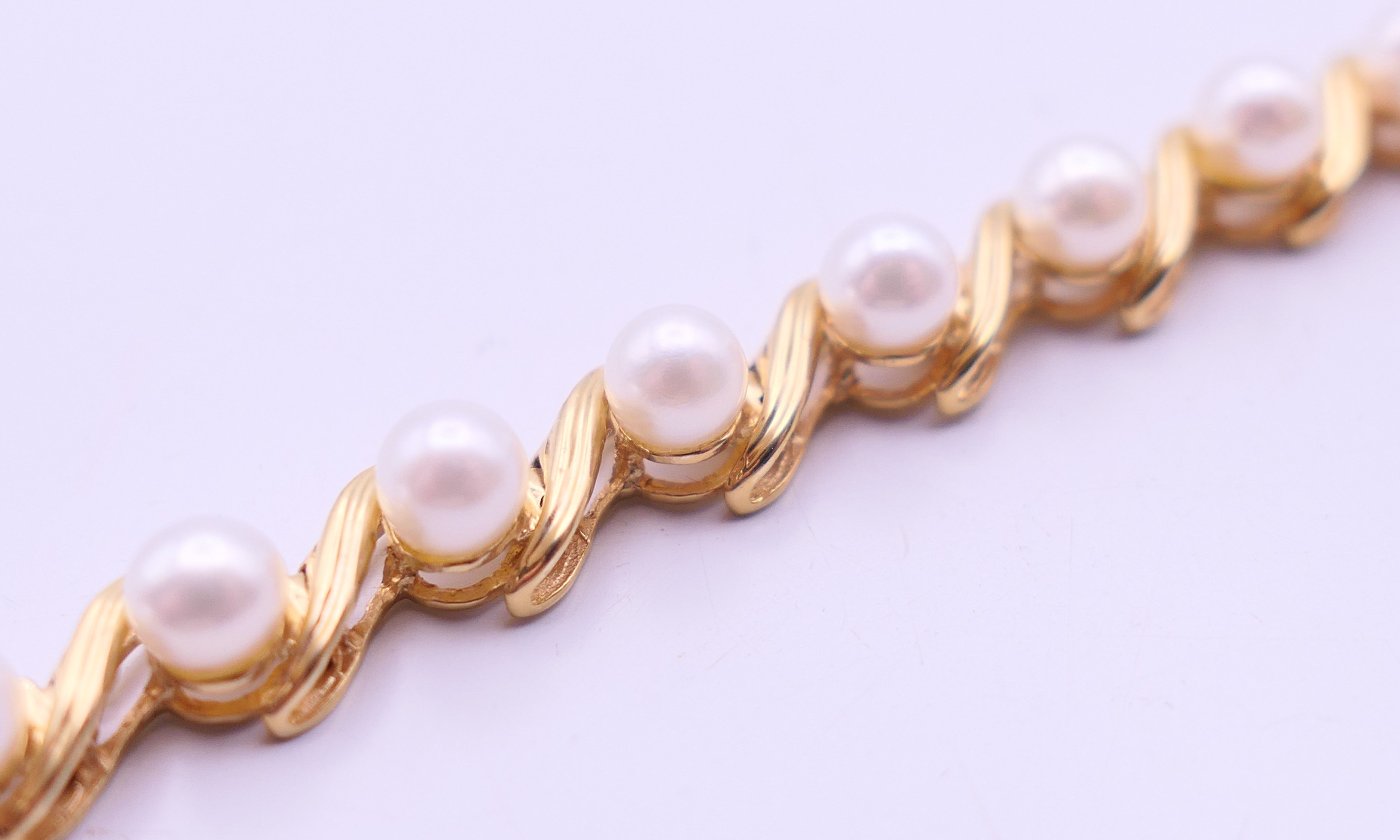 A 14 ct gold and pearl bracelet. 18 cm long. 10 grammes total weight. - Image 6 of 8