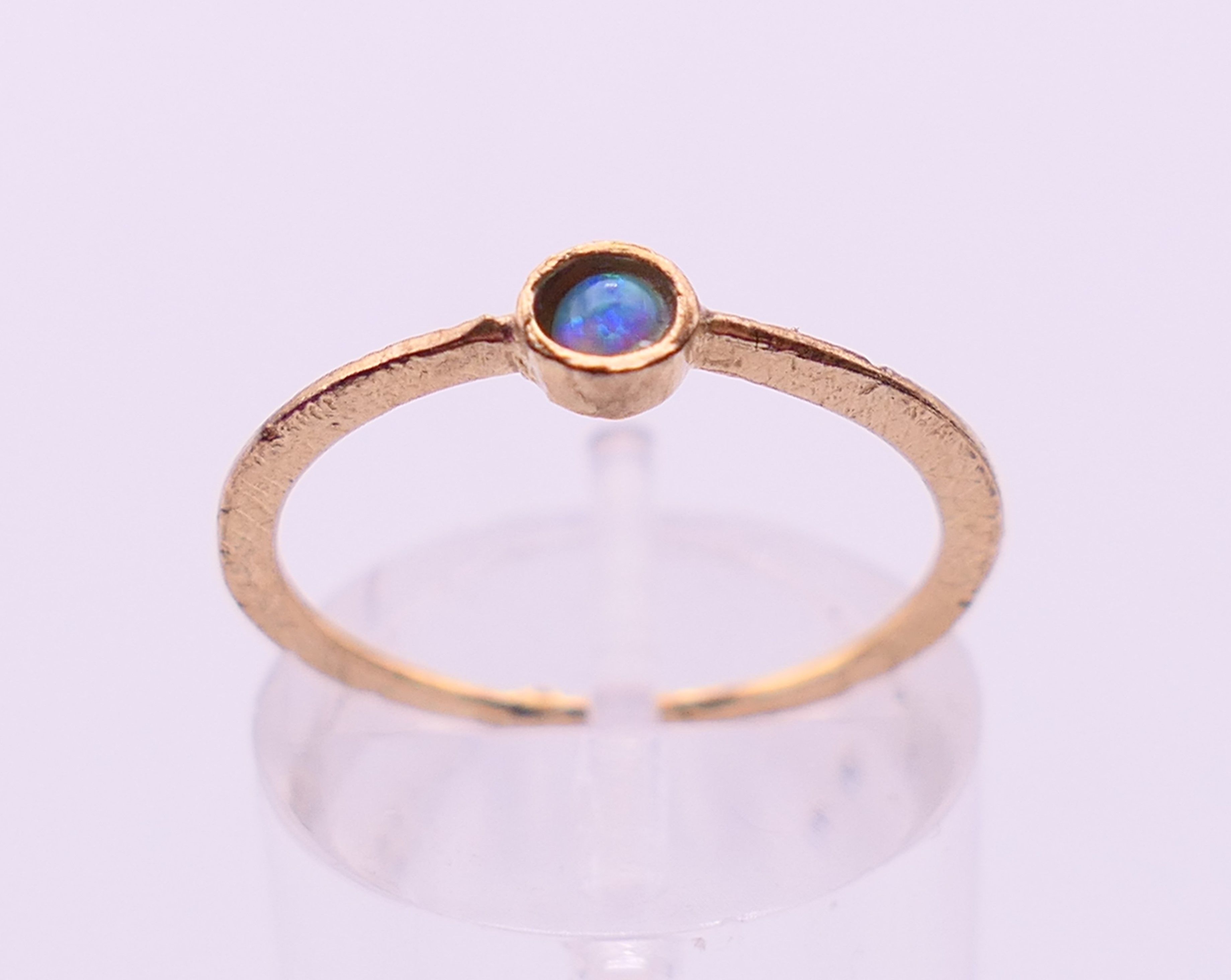 A 9 ct gold and opal ring. Ring size M/N. - Image 2 of 4