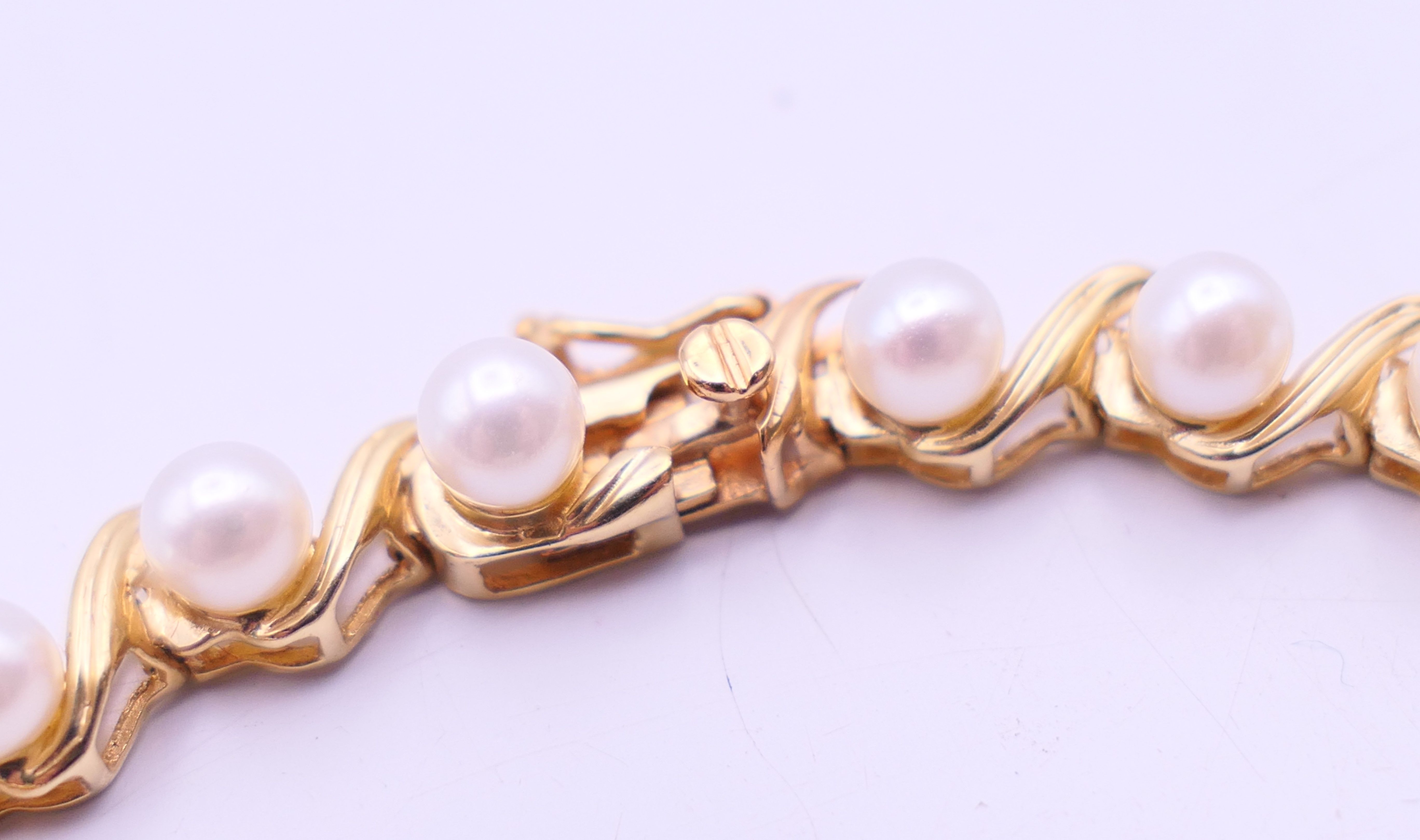 A 14 ct gold and pearl bracelet. 18 cm long. 10 grammes total weight. - Image 3 of 8