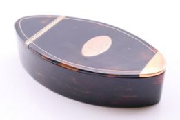 An unmarked gold mounted tortoiseshell snuff box. 9 cm long.