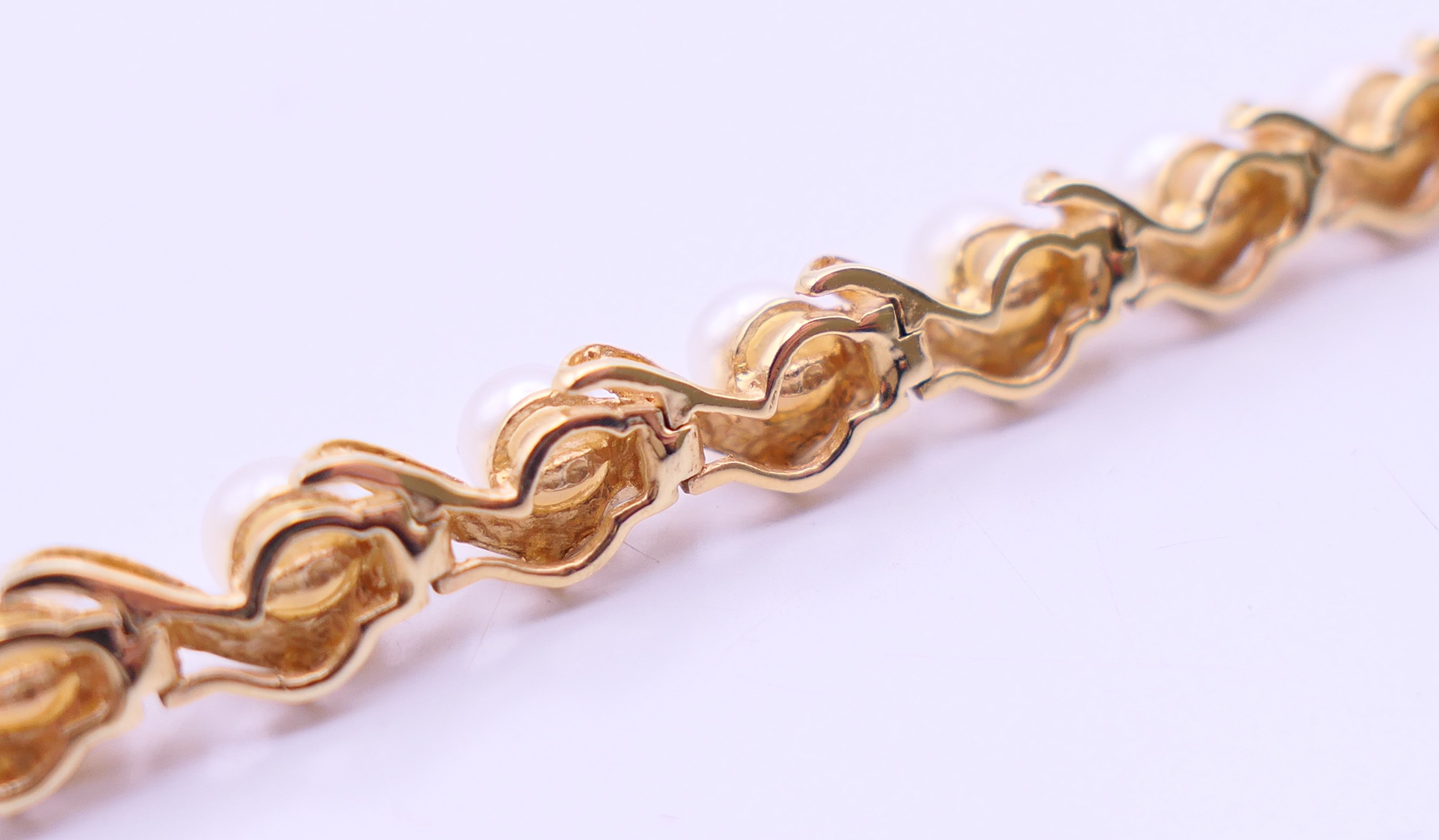 A 14 ct gold and pearl bracelet. 18 cm long. 10 grammes total weight. - Image 7 of 8