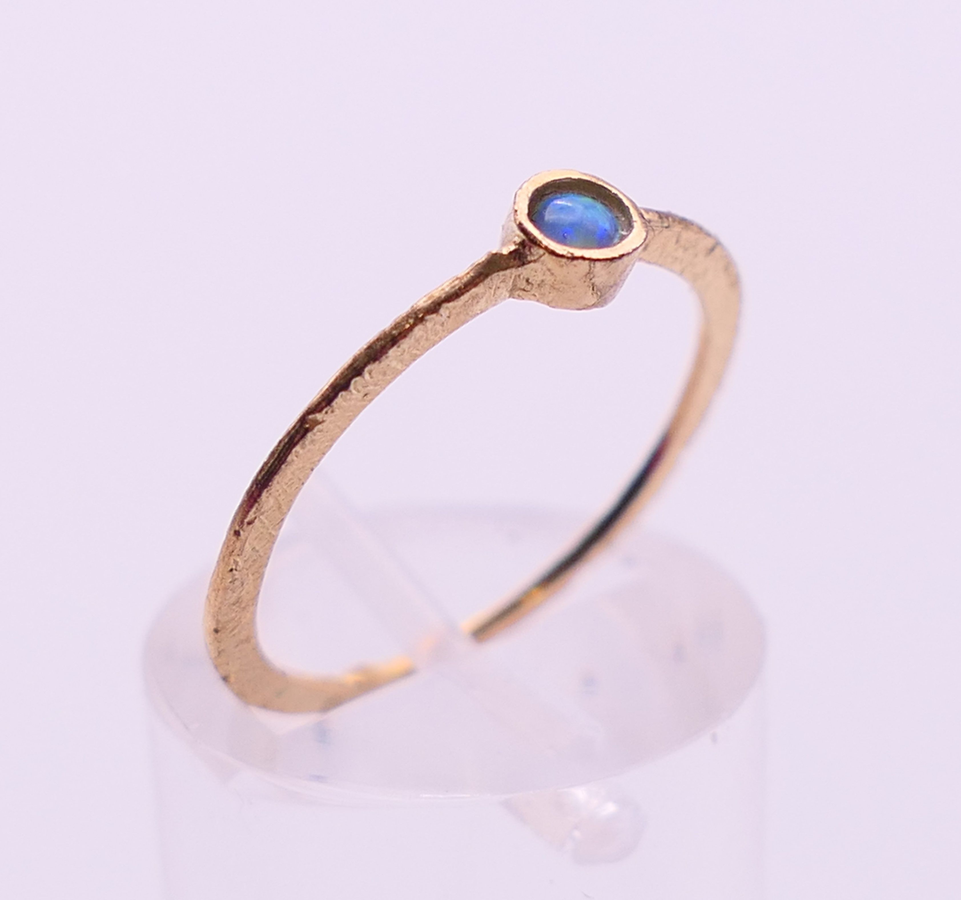 A 9 ct gold and opal ring. Ring size M/N. - Image 3 of 4