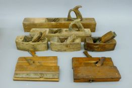 A quantity of wooden planes. The largest 56 cm long.