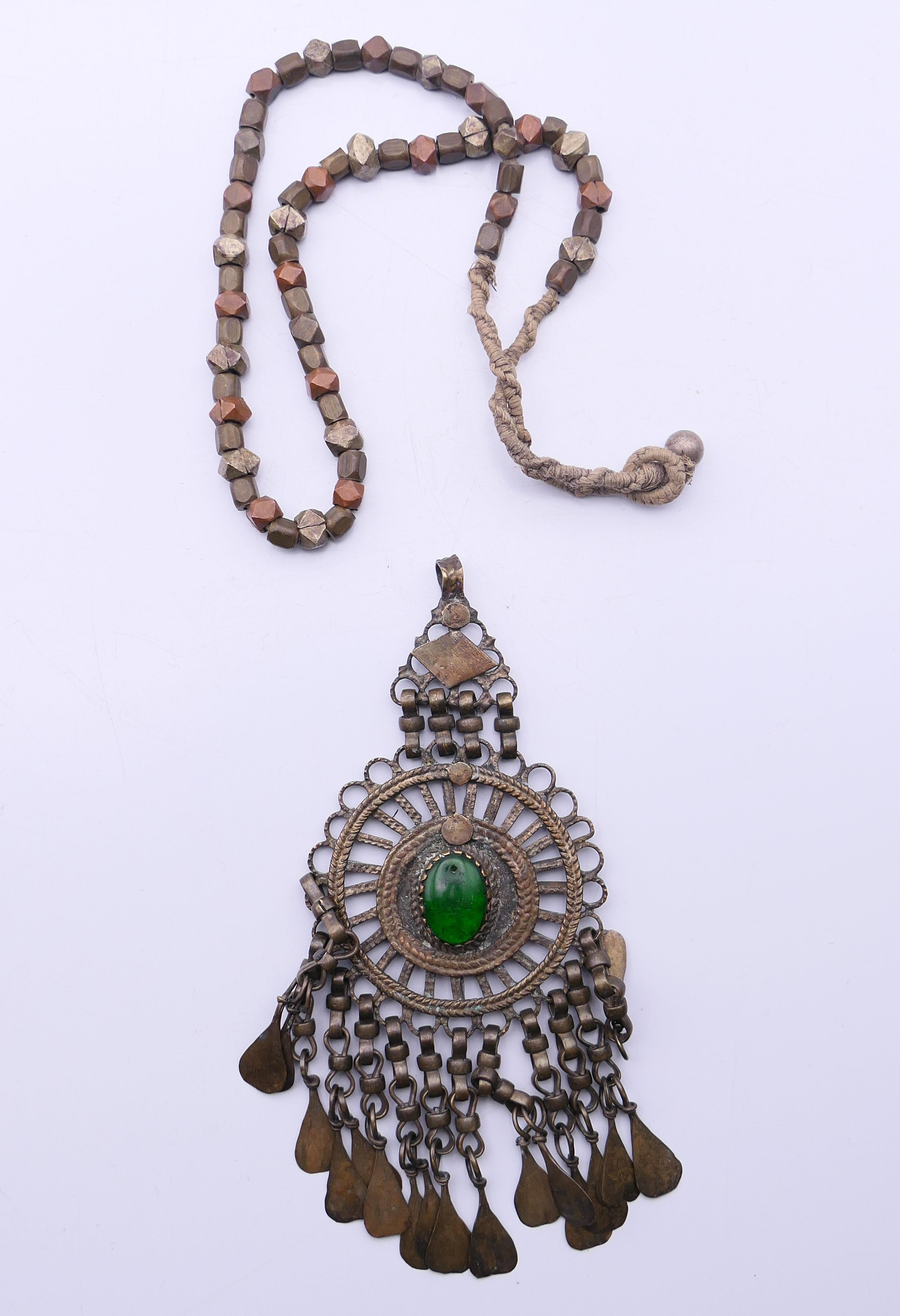 An Ethnic rock crystal necklace, a mixed metal necklace and a pendant. The former 45 cm long. - Image 4 of 7