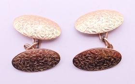 A pair of 9 ct gold cufflinks. Each 2 cm high. 4.7 grammes.