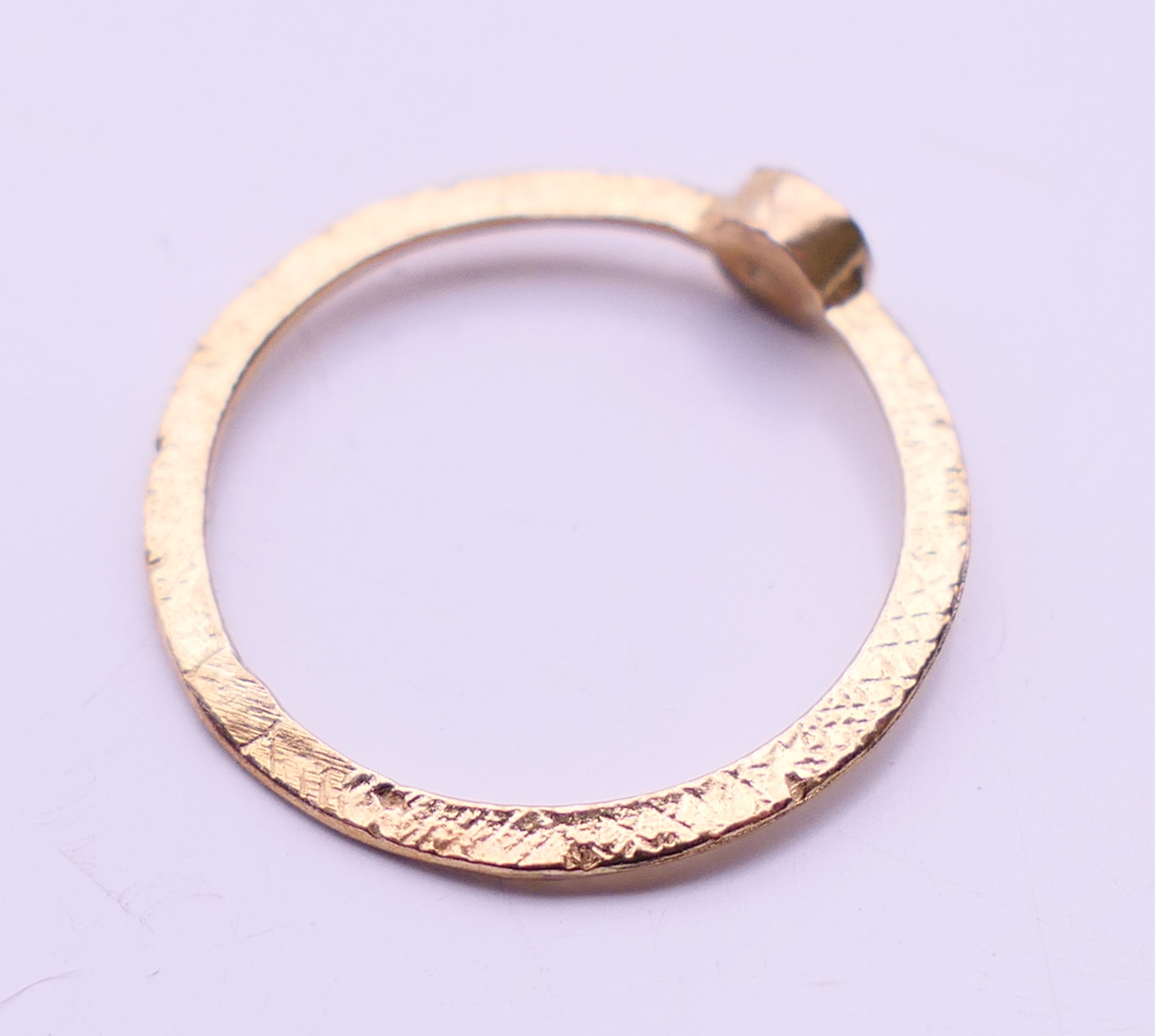 A 9 ct gold and opal ring. Ring size M/N. - Image 4 of 4