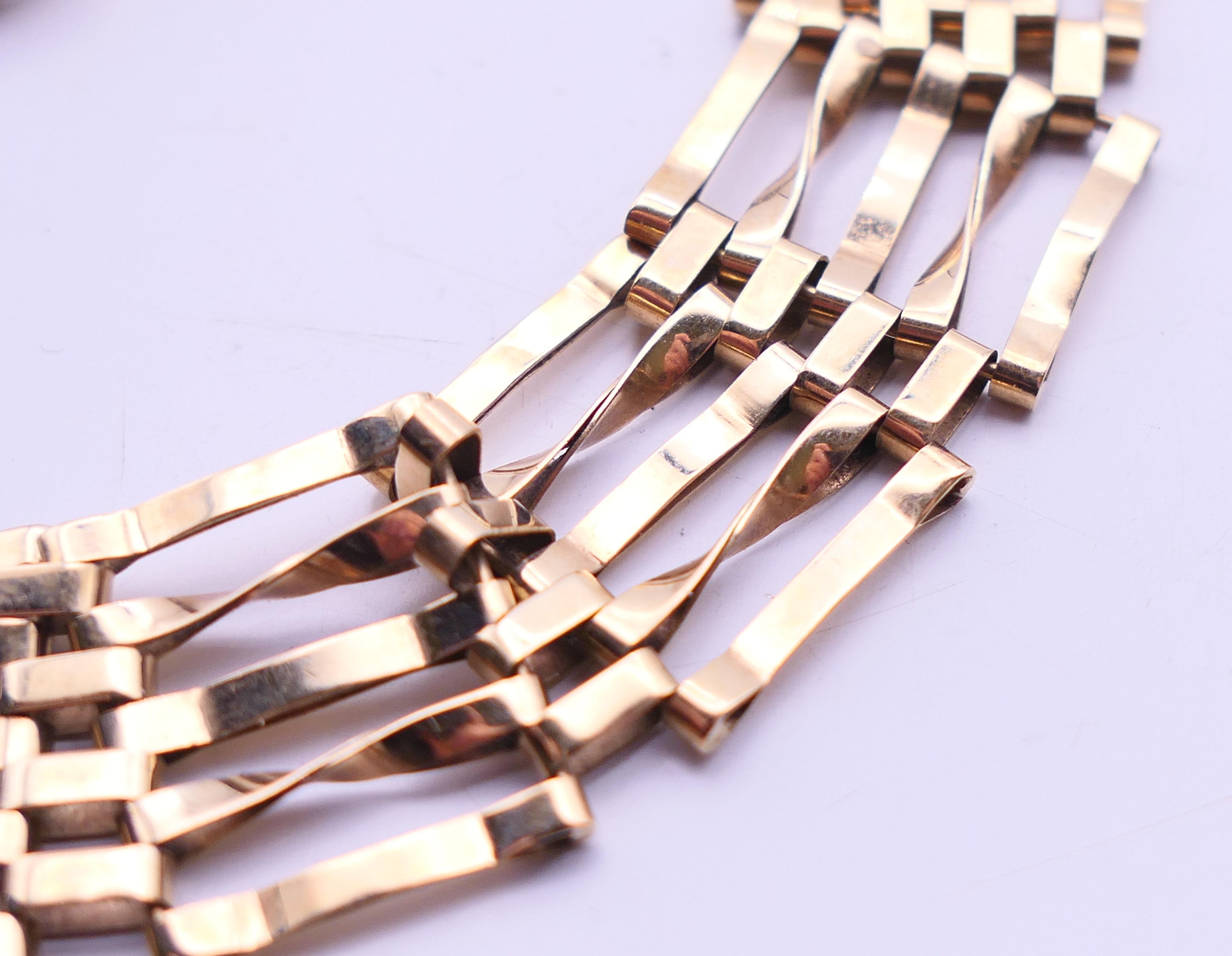 A 9 ct gold gate link bracelet with heart padlock. 18 cm long. 12. - Image 9 of 9