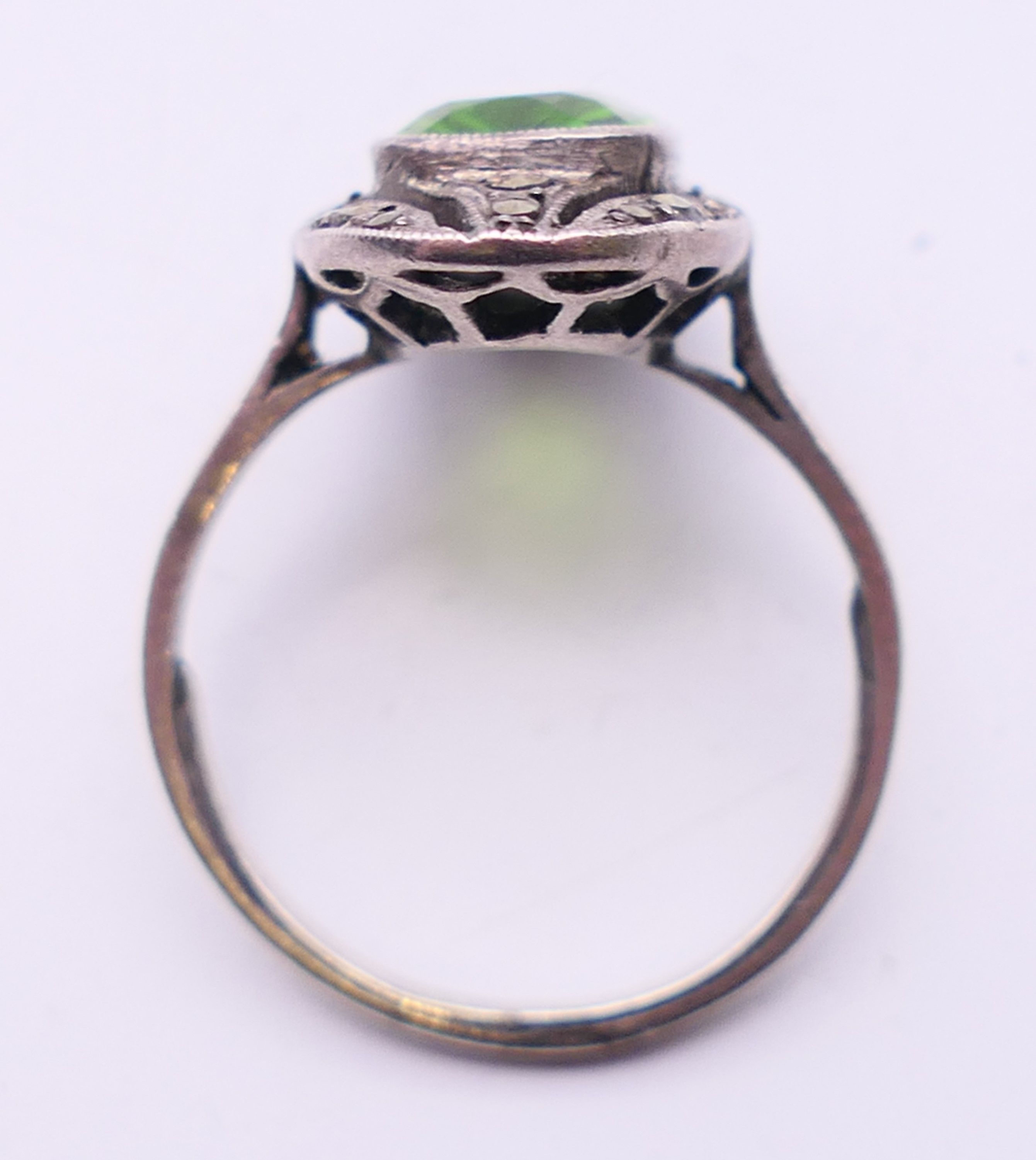 A silver marcasite and green stone ring. Ring size M/N. - Image 5 of 5
