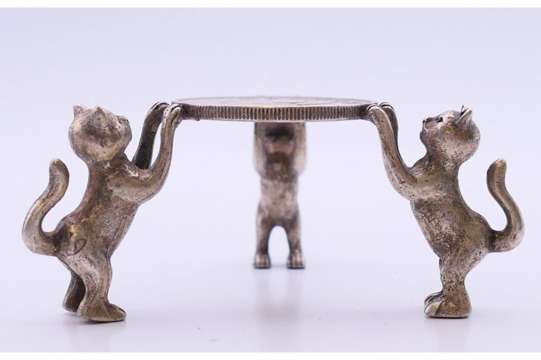 A cat coin stand. 4 cm high. - Image 4 of 5