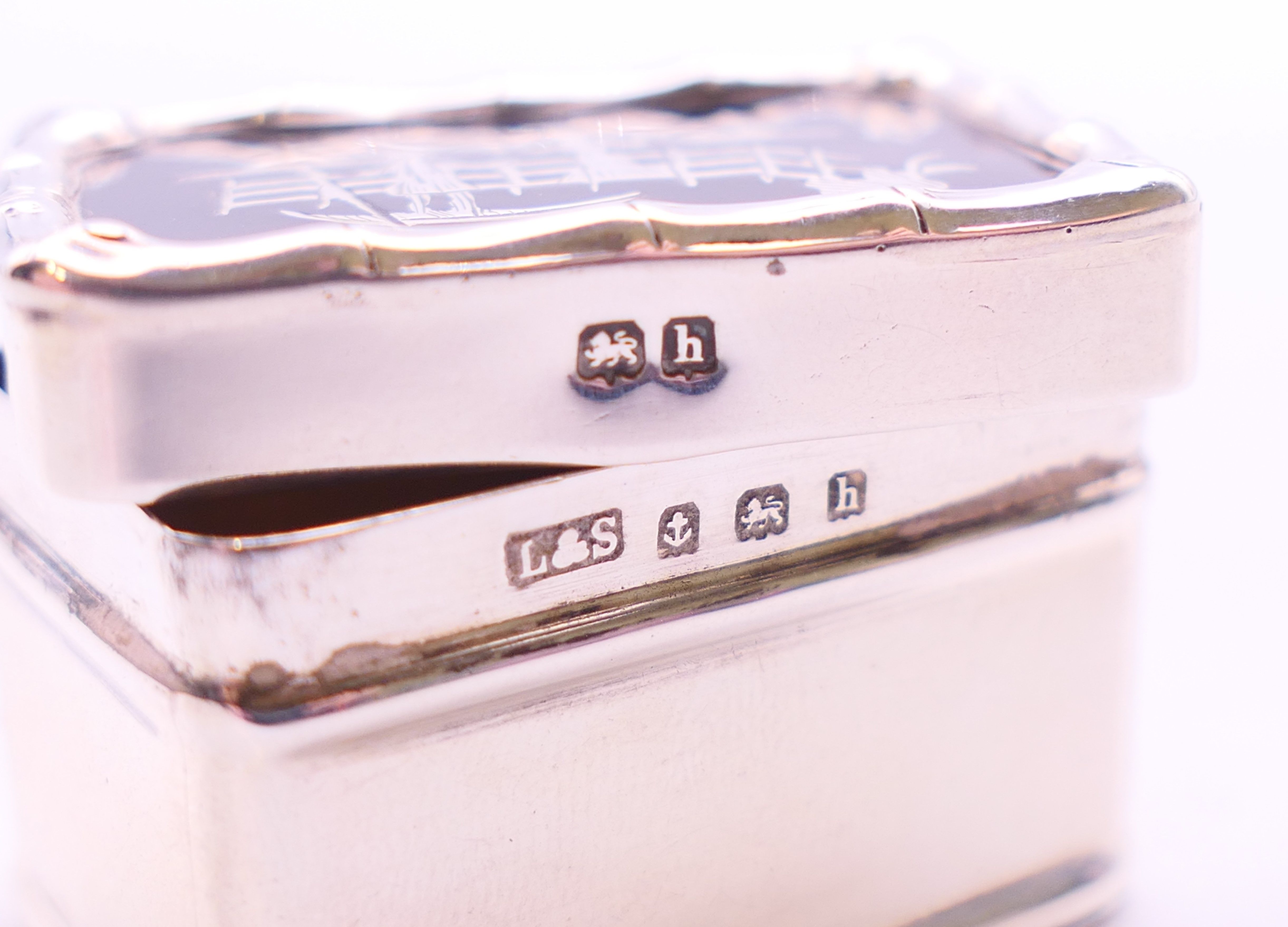 An Edwardian silver pill box, the lid with inlaid silver design on tortoiseshell, - Image 4 of 4