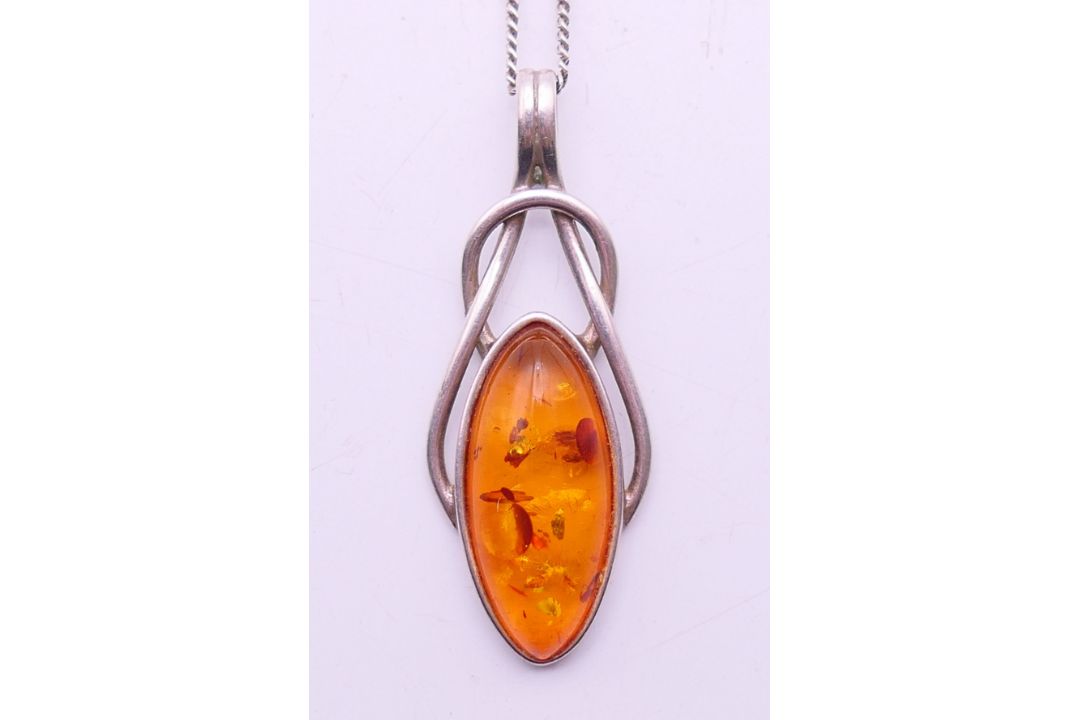 A silver and amber pendant on a silver chain. Pendant 3.5 cm high, chain 41 cm long. - Image 1 of 7