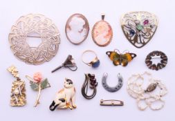 A quantity of various jewellery, to include: a 9 ct gold mounted cameo brooch,