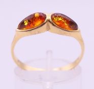 An 18 ct gold amber ring. Ring size R/S.