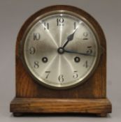 An early 20th century oak mantle clock. 20 cm high.