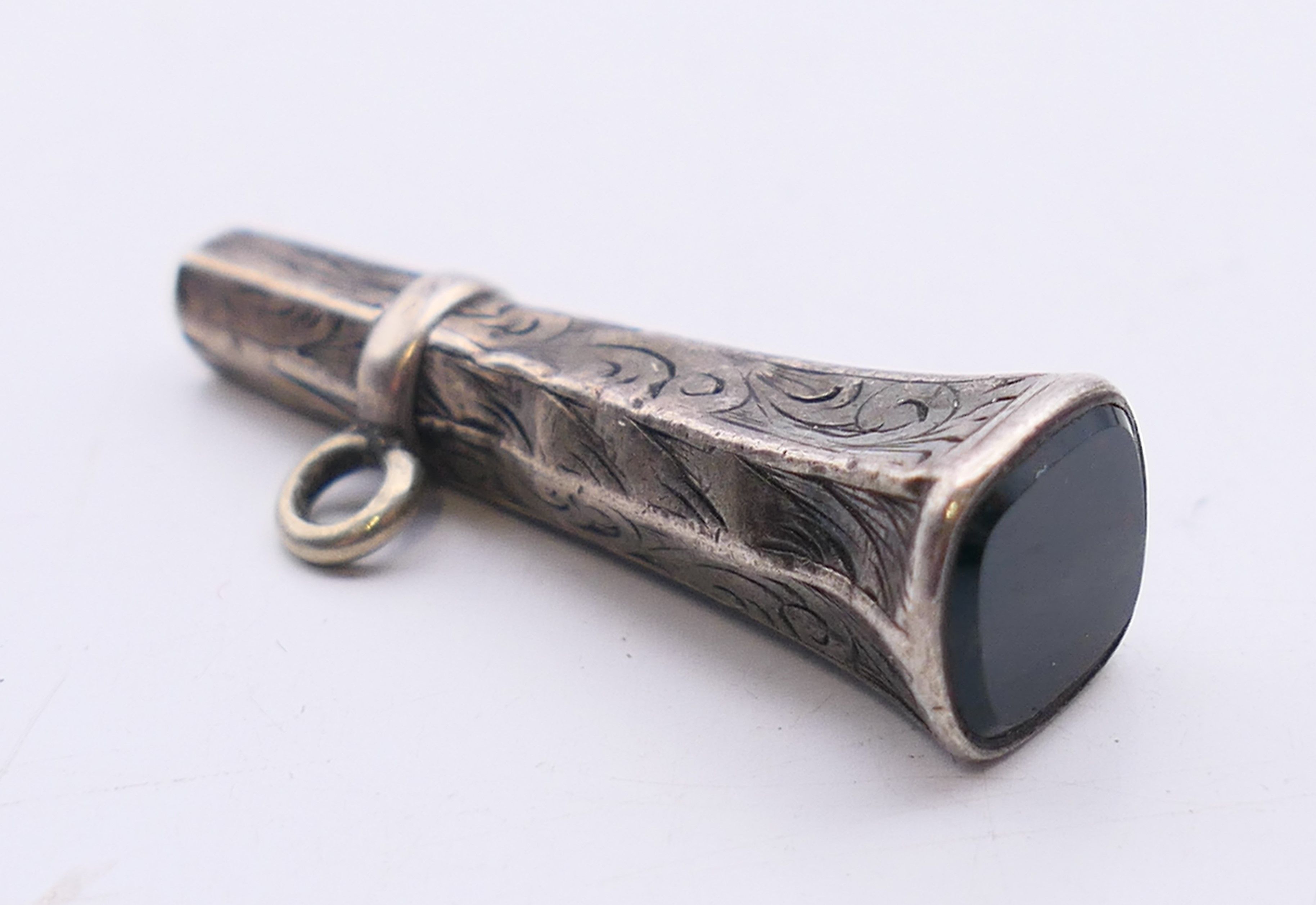 Three 9 ct gold charms to include: a 'first aid' box, - Image 7 of 14