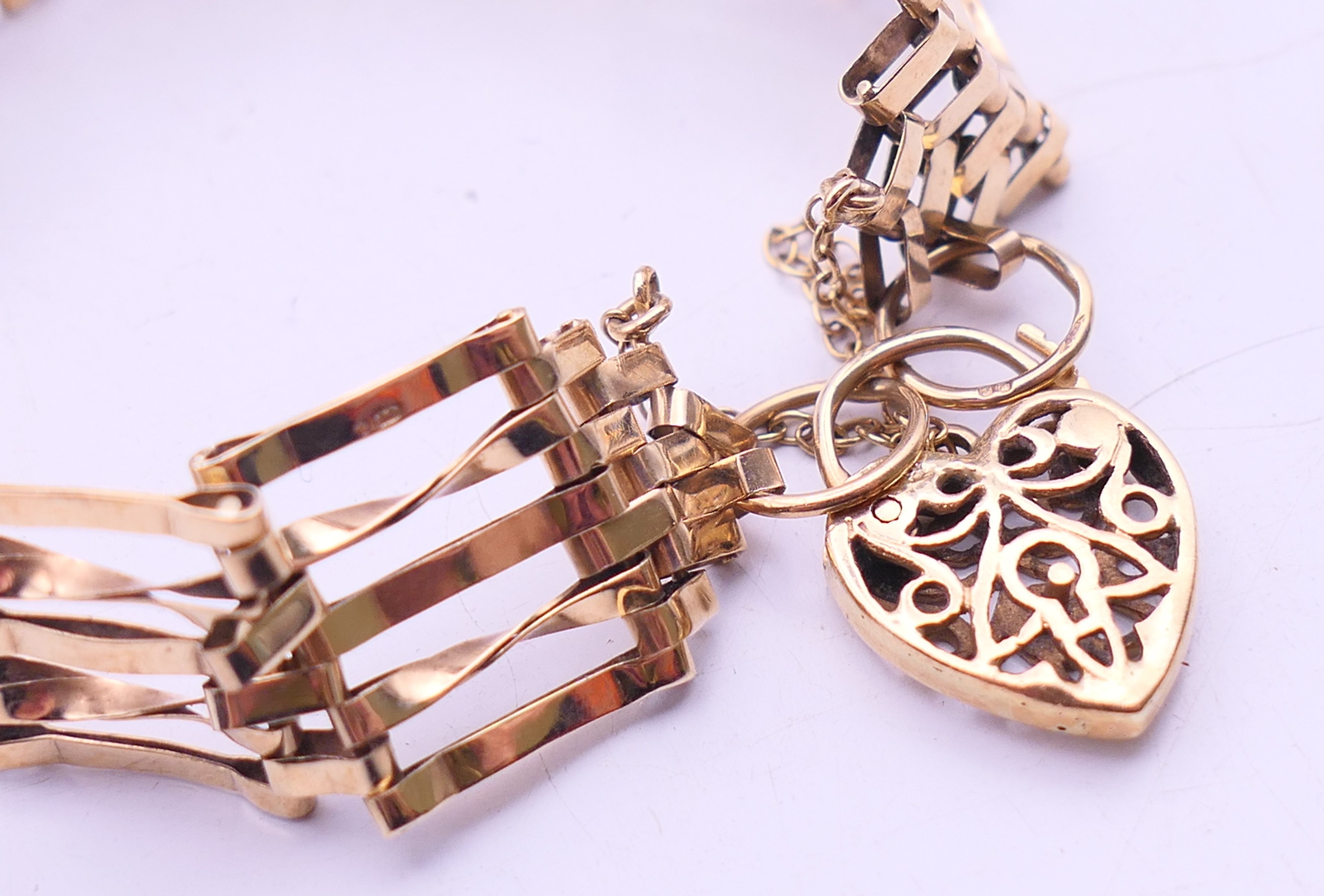 A 9 ct gold gate link bracelet with heart padlock. 18 cm long. 12. - Image 2 of 9