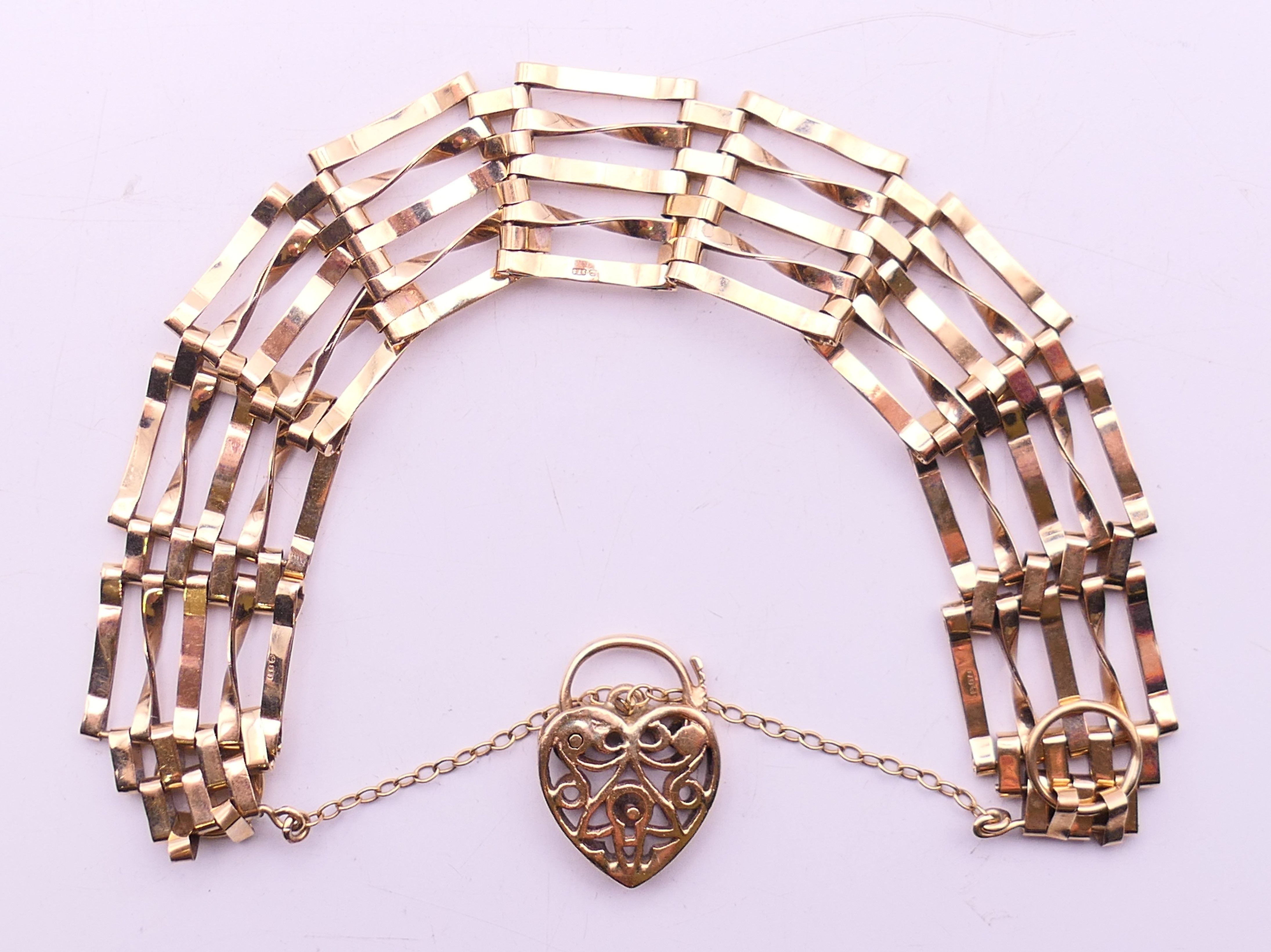 A 9 ct gold gate link bracelet with heart padlock. 18 cm long. 12. - Image 6 of 9