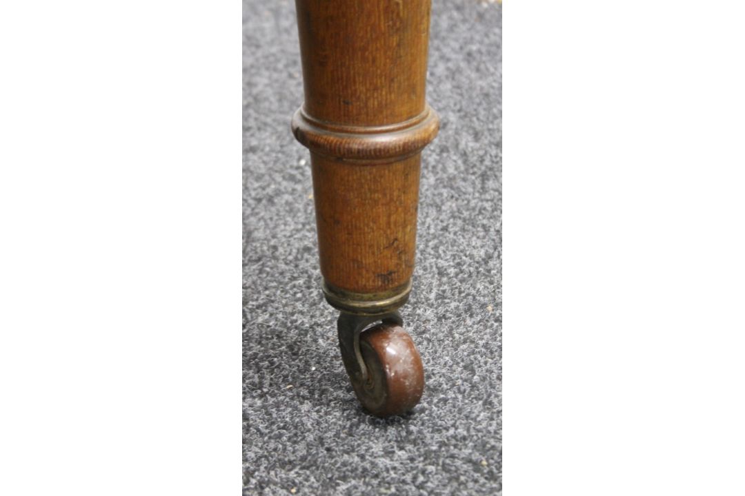 A Victorian oak dining table. 183 x 136 cm. - Image 5 of 5